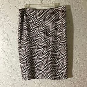 White House Black Market Houndstooth Plaid fall/winter skirt